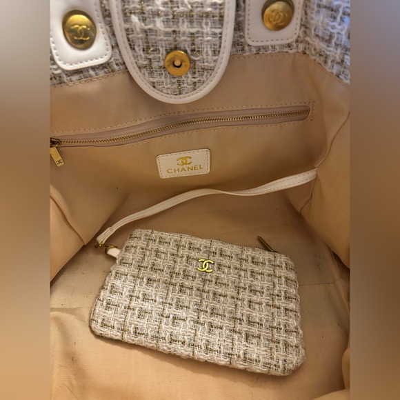 Designer inspired tweed handbag with attached zippered pouch - Picture 7 of 16